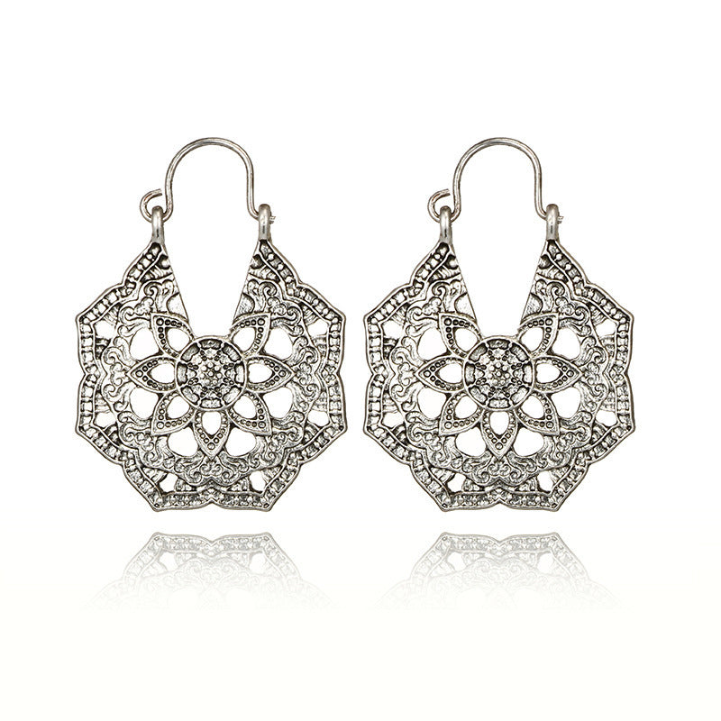 Ethnic carving earrings